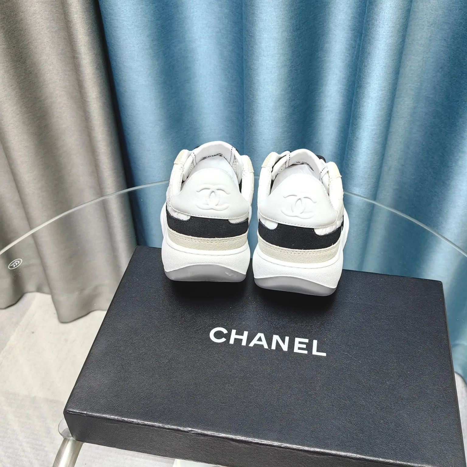 👟👟Ex-factory price👟👟Ex-factory price 520👟👟 Women's shoes Women's clothing Women's shoes factory Men's style ➕10 Chanel Chanel - 2023 counter top casual sports shoes This classic design; the upper is electro-embroidered with a variety of techniques; the outsole is fashionable and sporty; the extraordinary inclusion of a variety of color matching elements... Diversified mix and match, very beautiful and versatile, suitable for casual, fashionable, sports, and outdoor use. Special counter boutique packaging complete set for women 35-40 and men 39-45 (customized size 44.45)